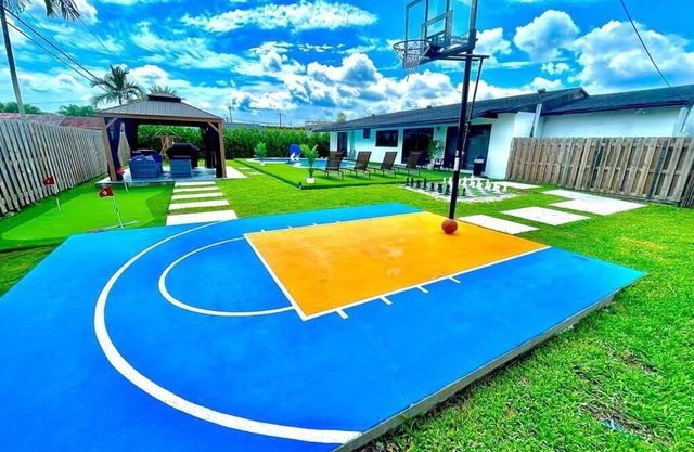 Tropical Miami/Heated pool/Basketball Court/Pin Pong Table/Patio Chess/Mini Golf