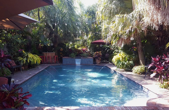 Tropical Oasis 3 Bedroom Home with Private Pool and Spa located in Uptown NOLAn