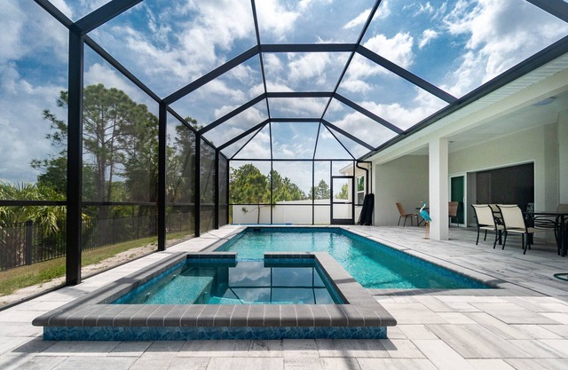 Tropical Oasis with saltwater pool & hot tub on a canal 8 miles from beaches