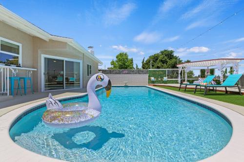 Tropical Retreat with Pool and Spa in La Mesa