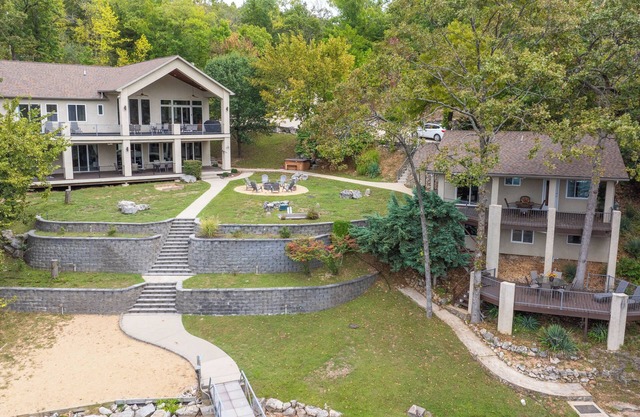 Tropical Trail - Lakefront House & Cottage & Dock