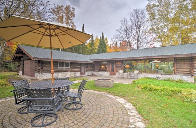 Trout Lake Ranch Cottage 10 Acres with Beach Access