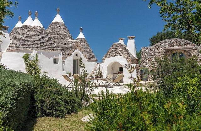 Trullo Melograno - Four Bedroom Villa, Sleeps 8
