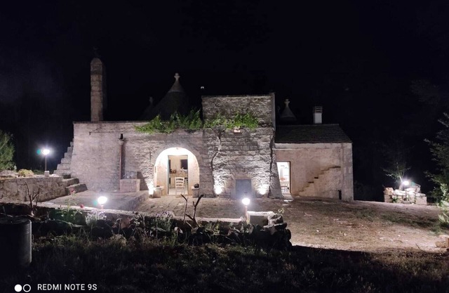 TRULLO PIETRO, is nestled in the heart of the Itria Valley, precisely on the cic