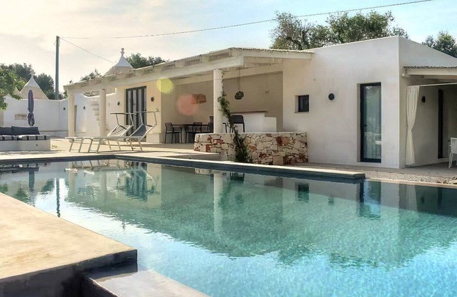 Trullo Tioreo: A characteristic trullo in a quiet position, surrounded by the Apulian countryside, with Free WI-FI.