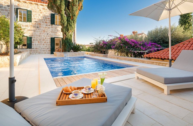 Truly Luxurious Villa next to Old Town, Pool, 4 bedrooms in Mediterranean style