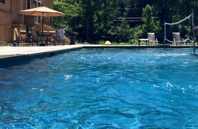 Truly special! Huge North Fork Villa Great for multiple families- Walk to beach