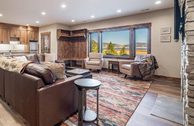 Trumpeter Swan Terrace-3 BR/2BA-BBQ-Firepit-Lakeview-20m 2 YNP-Great Views-Secluded-Bunk Beds