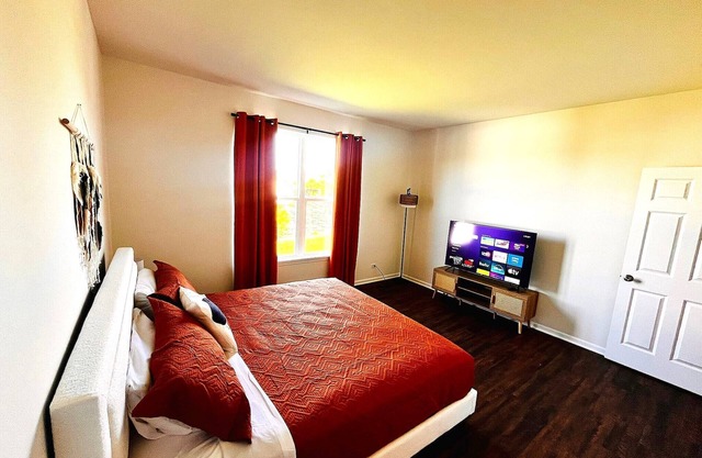 Trust: 3BR - 2 BT Spacious House w/Boho Aesthetic