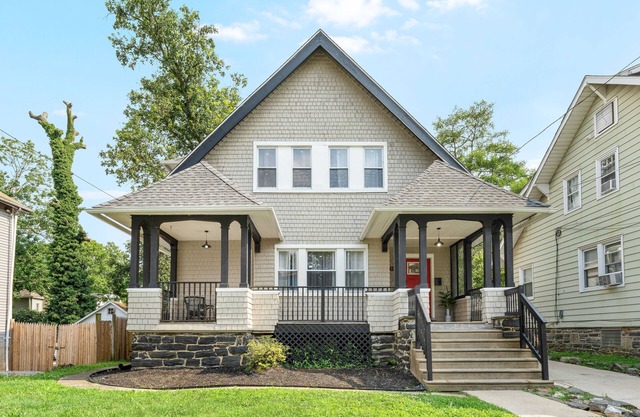 Tudor Luxury- Comfy 4Bed Home, PHL, UPenn, Fast Wi-fi