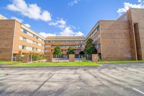 Tulsa Square Hotel Central, I-44 By OYO