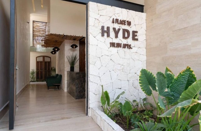 Tulum's new stylish King suite near the beach, Gym, Pool, laundryFast WiFi