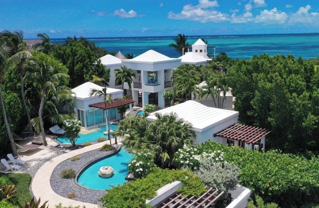 Turtle Breeze - Fully Staffed Oceanfront Villa with Private Chef