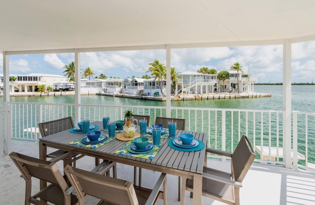 *TURTLE COVE VIEWS @ VENTURE OUT* 2BR/2BA Cottage +35’ Private Slip | 80’ Pool