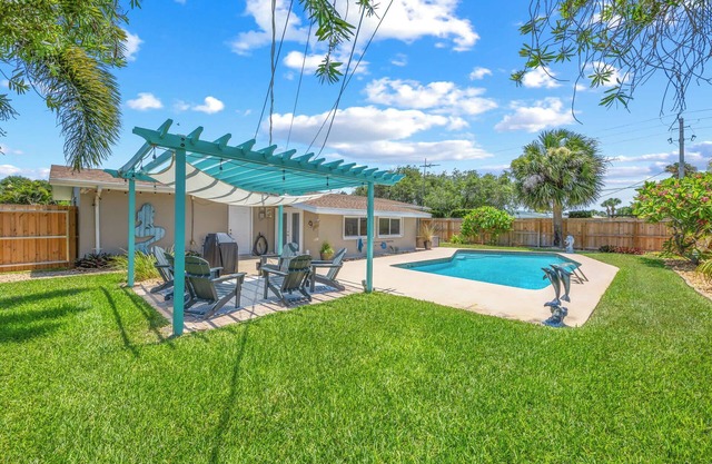 Turtle Pointe - 3BR, Poolside Coastal Escape