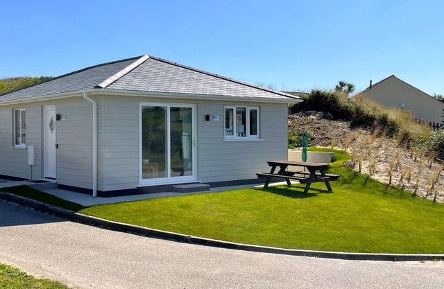 Tweenbanx has been fully rebuilt and can accommodate up to 6 people