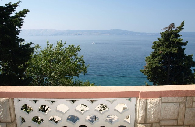 Two bedroom apartment near beach Novi Vinodolski (A-12322-a)