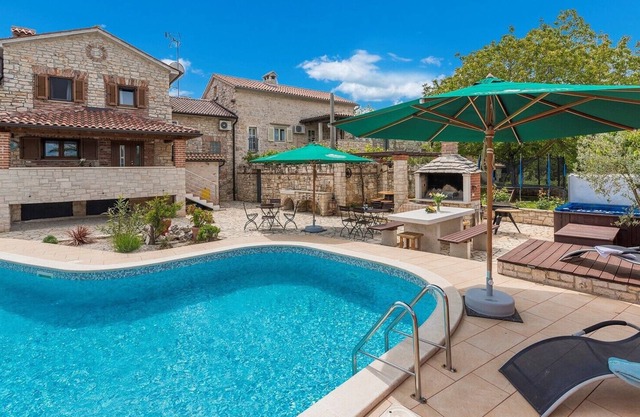 Two-Bedroom Apartment Ento with Balcony