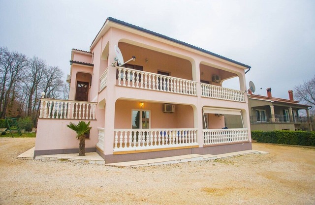 Two-Bedroom Apartment Koraca with Balcony