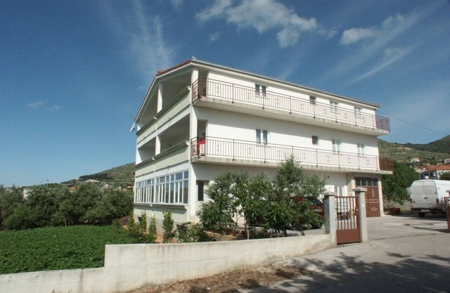 Two bedroom apartment with terrace and sea view Seget Donji, Trogir (A-2041-a)