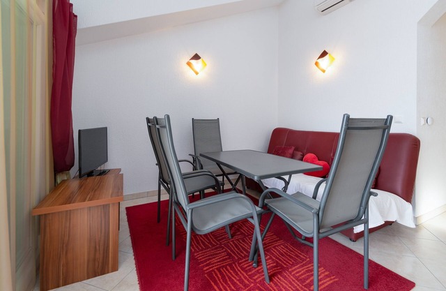 Two bedroom apartment with terrace and sea view Klenovica, Novi Vinodolski (A-20556-b)