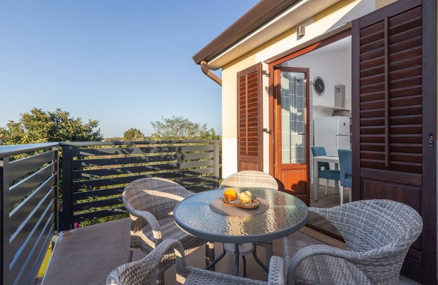 Two bedroom apartment with terrace Bašanija, Umag (A-21418-b)