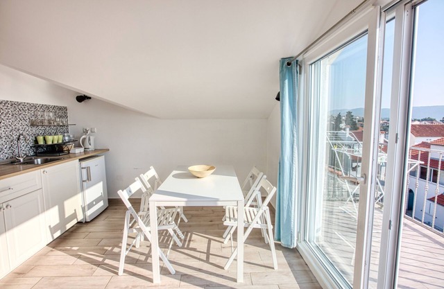 Two bedroom apartment near beach Žaborić, Šibenik (A-20082-i)