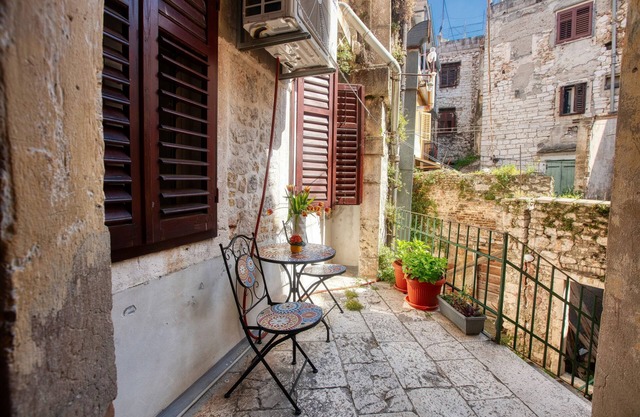 Two bedroom apartment with balcony Šibenik (A-21816-a)