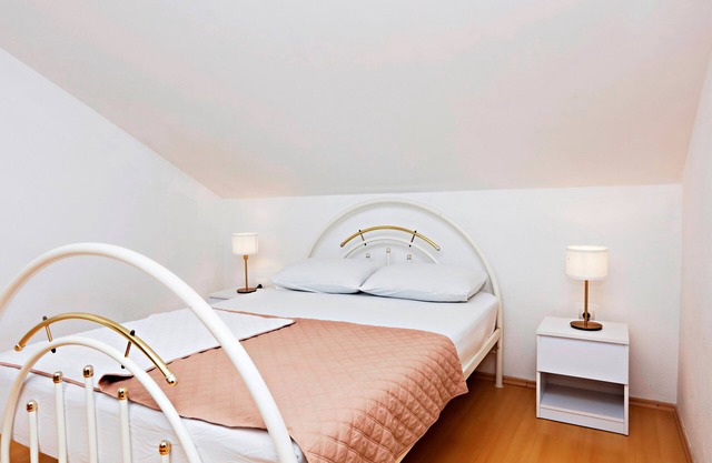 Two bedroom apartment with balcony Jadrija, Šibenik (A-23947-a)