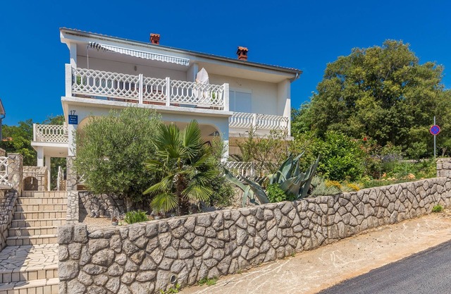 Two bedroom apartment with terrace and sea view Šilo, Krk (A-18691-a)