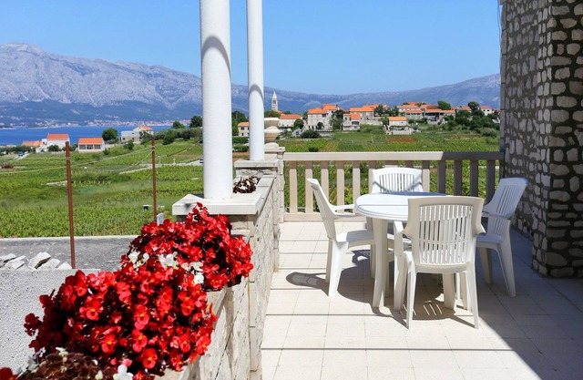 Two bedroom apartment with terrace and sea view Lumbarda, Korčula (A-4352-a)