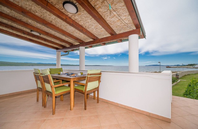 Two bedroom apartment near beach Nerezine, Lošinj (A-7963-c)