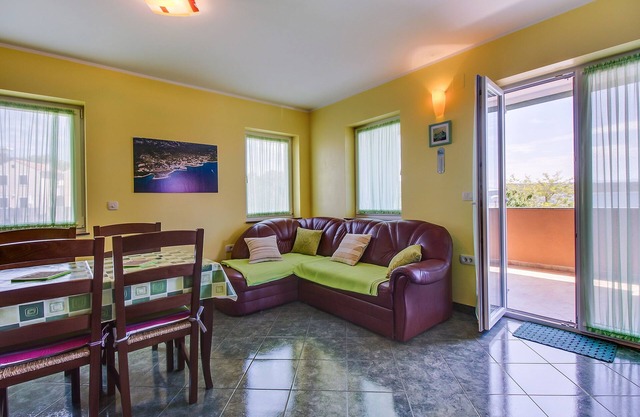 Two bedroom apartment with balcony and sea view Nerezine, Lošinj (A-11815-a)