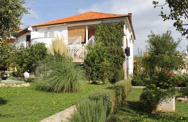 Two bedroom apartment near beach Neviđane, Pašman (A-325-b)