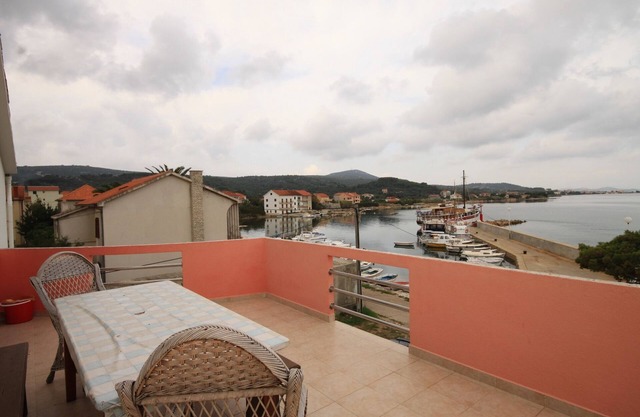 Two bedroom apartment near beach Neviđane, Pašman (A-8528-a)