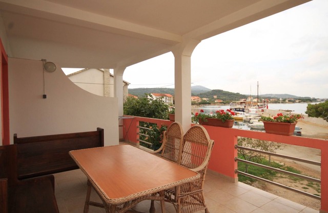 Two bedroom apartment near beach Neviđane, Pašman (A-8528-b)
