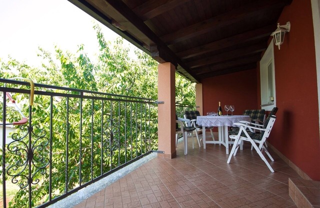 Two bedroom apartment with terrace Fiorini, Novigrad (A-6926-a)