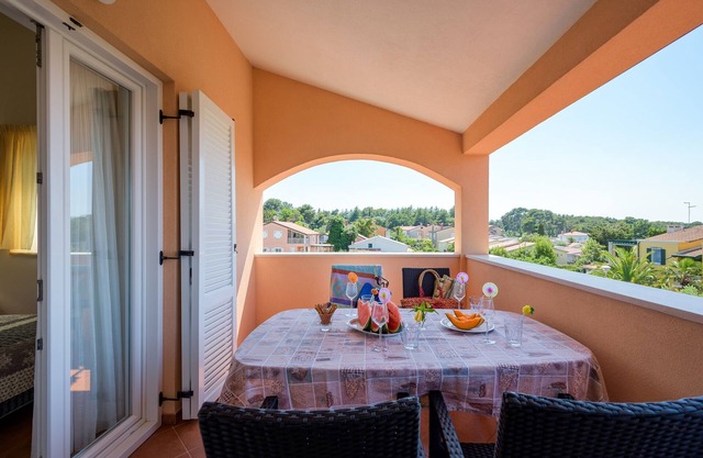 Two bedroom apartment with terrace Bašanija, Umag (A-3402-f)