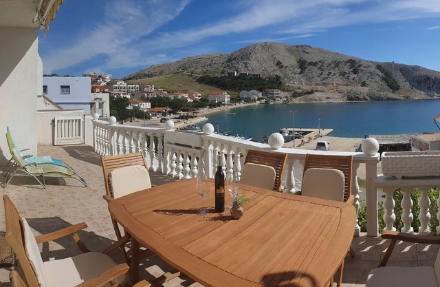 Two bedroom apartment with terrace and sea view Metajna, Pag (A-6498-b)