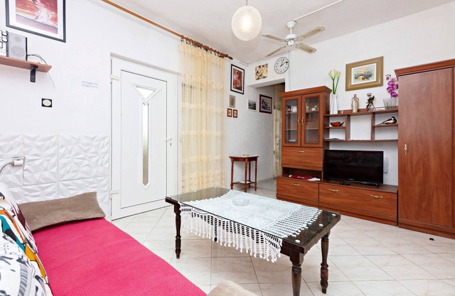 Two bedroom apartment near beach Grebaštica, Šibenik (A-461-a)