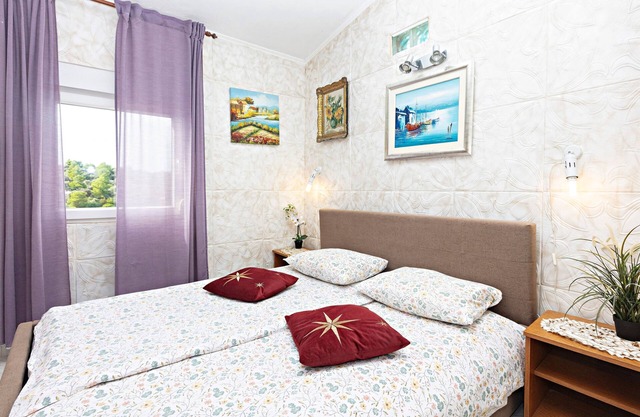 Two bedroom apartment near beach Grebaštica, Šibenik (A-461-b)