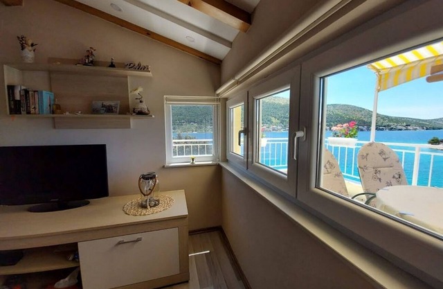 Two bedroom apartment near beach Grebaštica, Šibenik (A-8333-a)