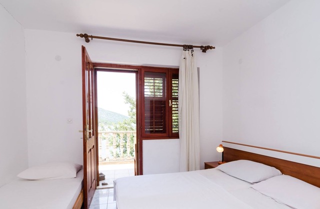 Two bedroom apartment near beach Cove Pještata, Pelješac (A-14440-d)
