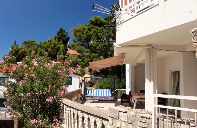 Two bedroom apartment near beach Mimice, Omiš (A-2774-a)