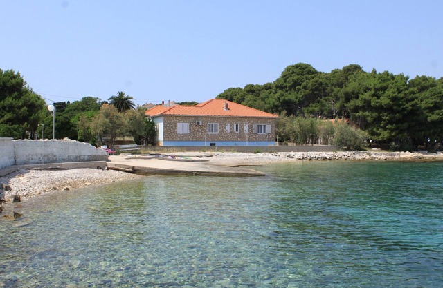 Two bedroom apartment near beach Ugljan (A-828-a)