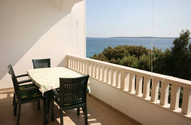 Two bedroom apartment near beach Mandre, Pag (A-6518-a)