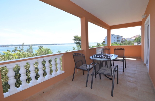 Two bedroom apartment near beach Tkon, Pašman (A-16589-a)