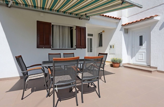 Two bedroom apartment near beach Supetarska Draga - Gonar, Rab (A-18650-c)