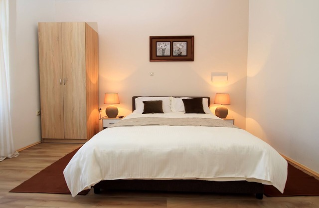 Two bedroom apartment Otočac, Velebit (A-20246-a)