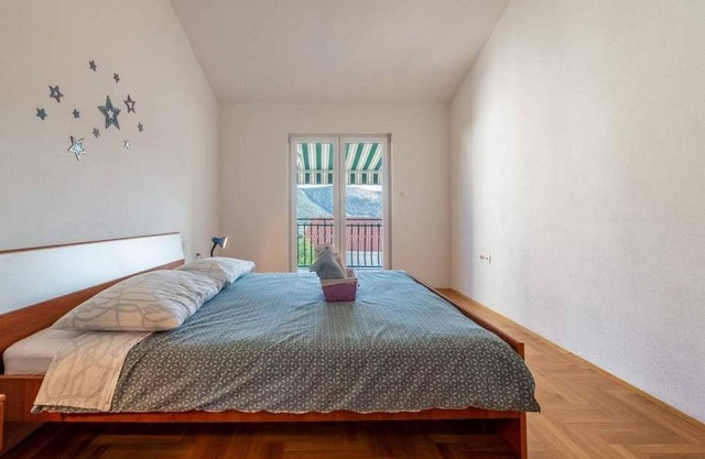 Two bedroom apartment with terrace and sea view Grebaštica, Šibenik (A-11572-b)